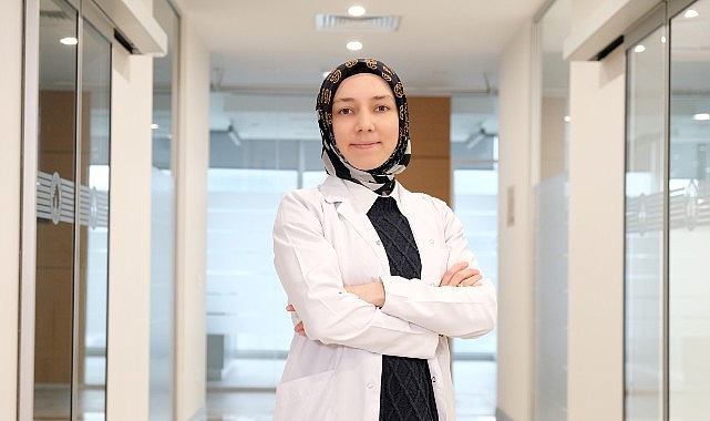 Diş eti çekilmesinin en büyük sebebi diş taşı! görseli