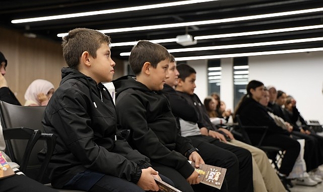 Çocuk kitap yazarları, “Çocuklarınızı prizden çekin” dedi ve ekledi; “Teknoloji değil, hayal büyütür” görseli
