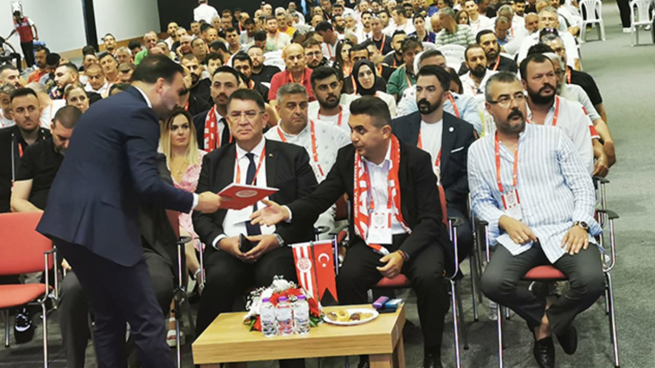 Antalyaspor Olağan Genel Kurulu toplandı! Başkan Mustafa Ergün güven tazeledi! görseli
