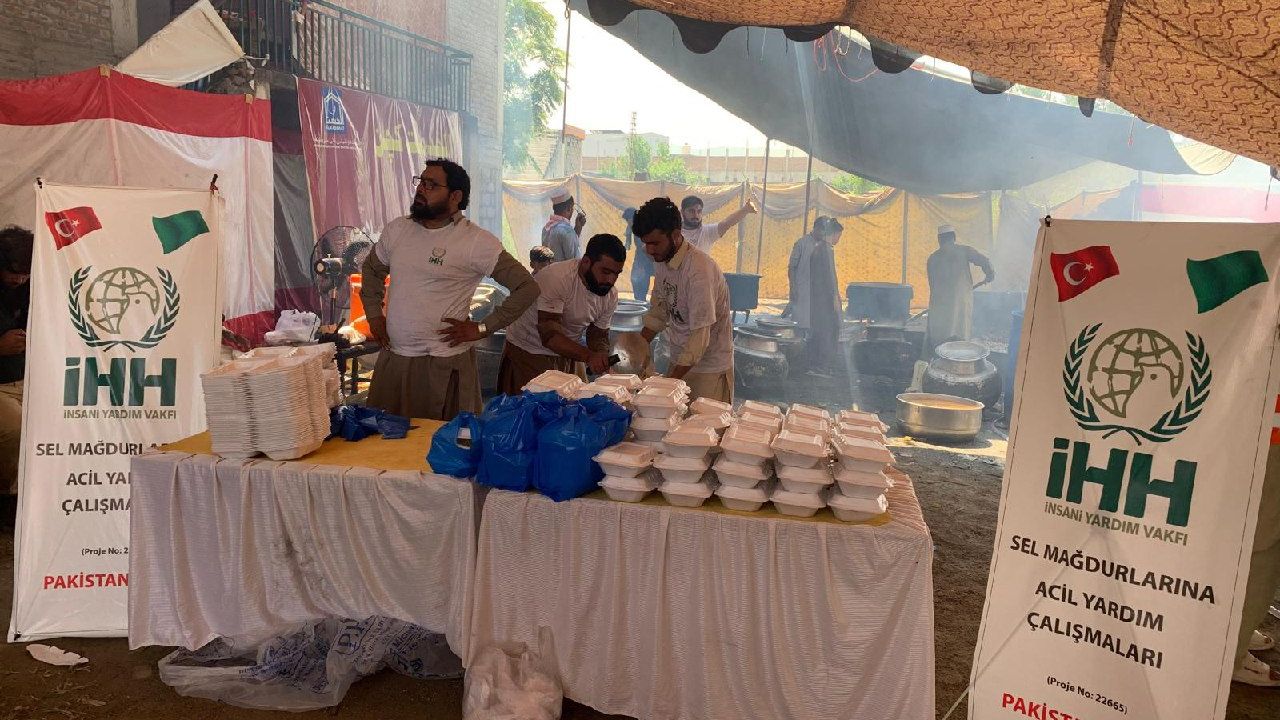 Pakistan’daki sel mağdurlarına yardım ulaştırıldı görseli