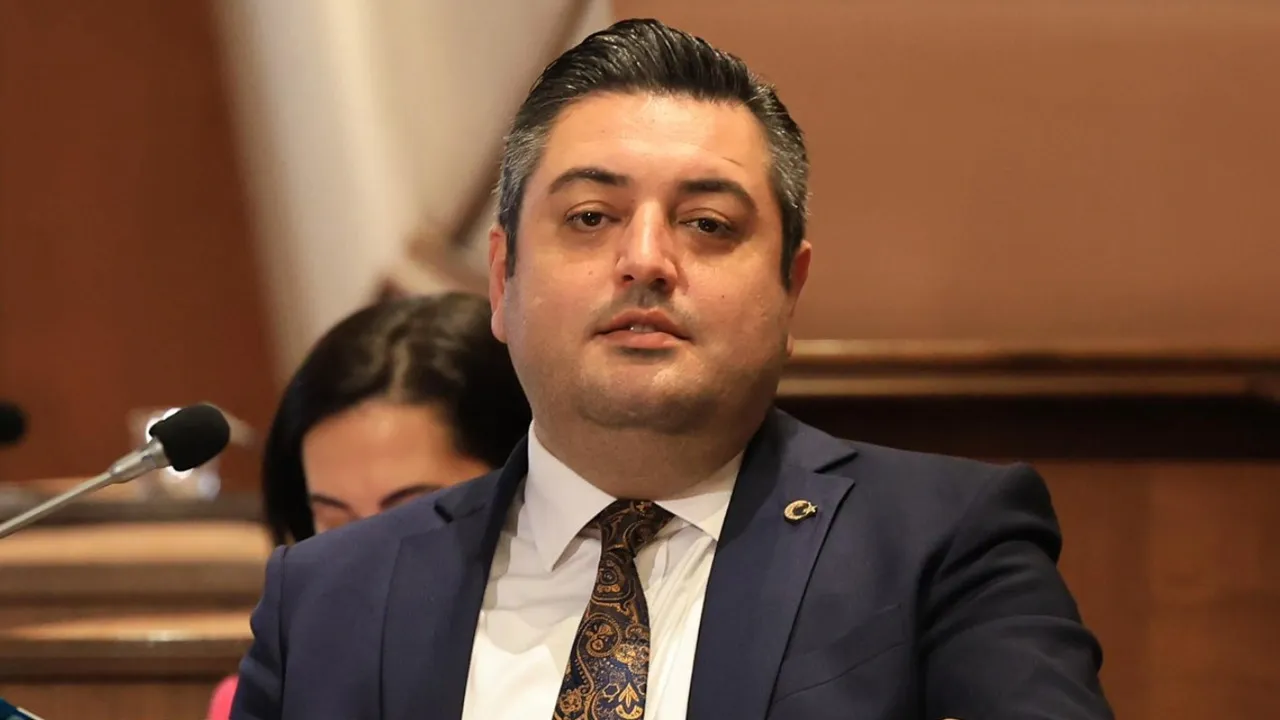 CHP’li Meclis Üyesi Burak Korkmaz gözaltına alındı görseli