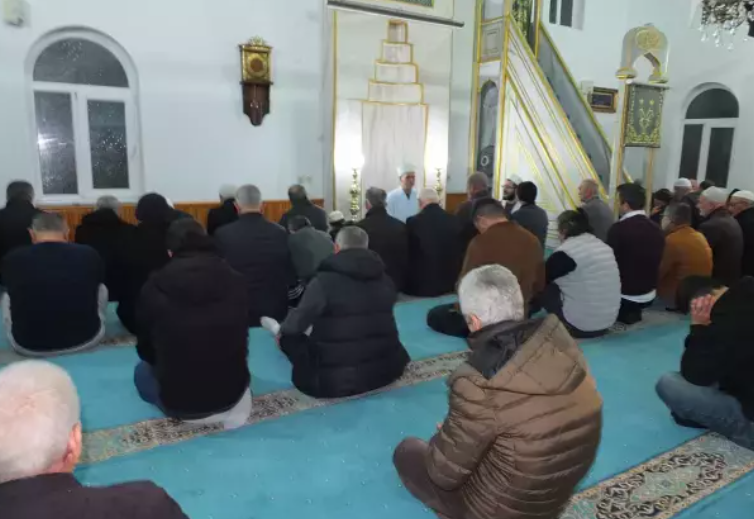 Ezan Krizi: 3 Dakika Erken Okunan Oruç Geçerli mi? görseli