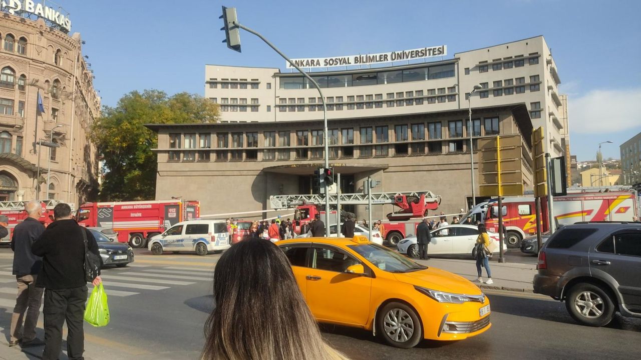 ra Sosyal Bilimler Üniversitesi'nde patlama meydana geldi görseli