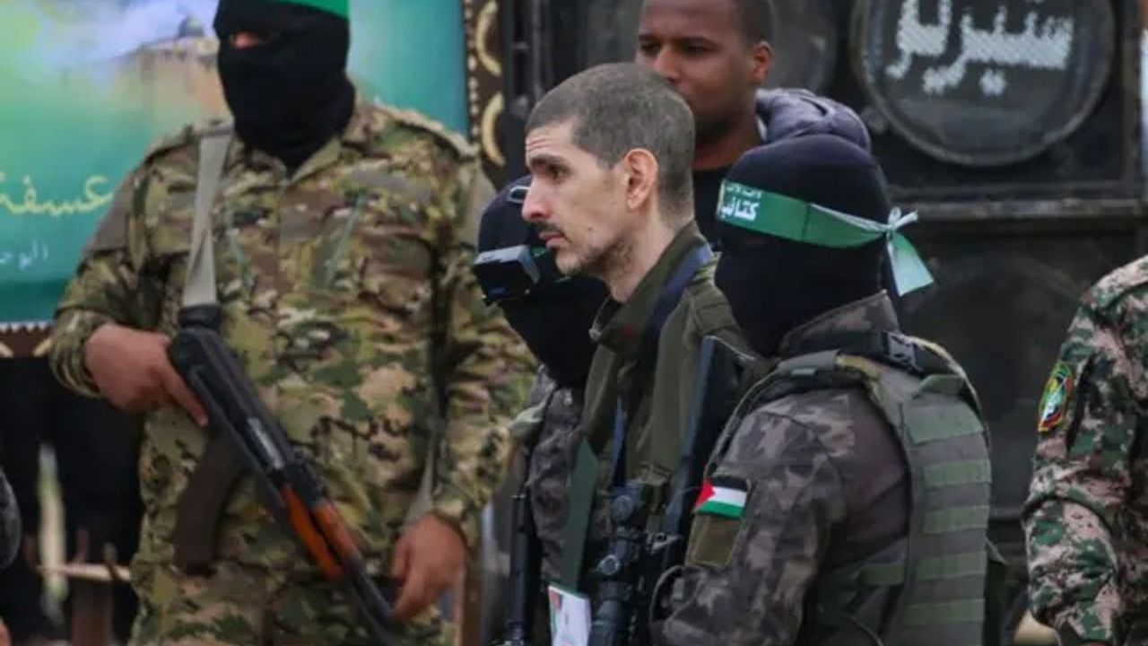 İsrail ve Gazze’de esir takası başladı görseli