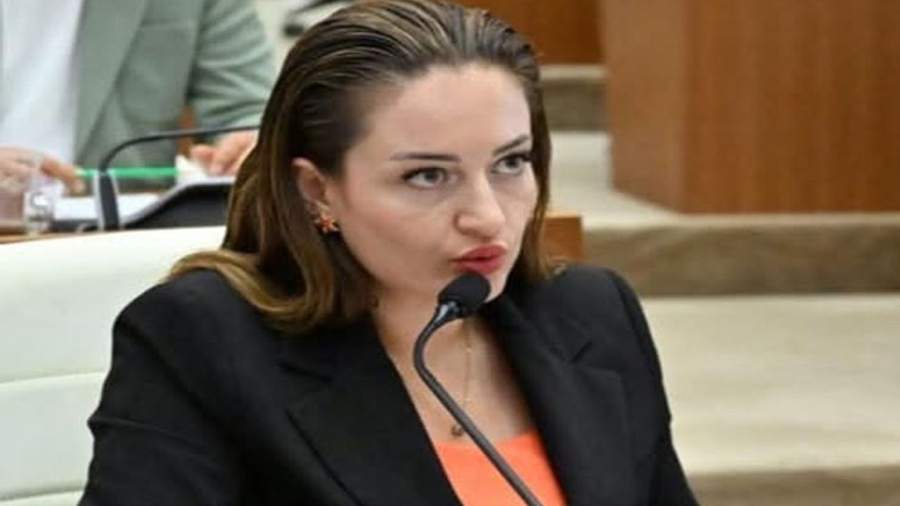 Muhittin Böcek’in yerine Büşra Özdemir geldi! görseli