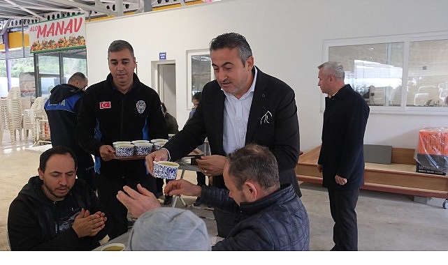 Başkan Topaloğlu'ndan pazar esnafına çorba ikramı görseli