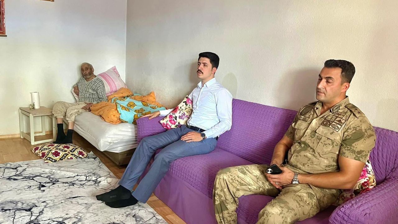 Digor Kaymakamı Kahraman’dan Alem Köyü’ndeki şehit ailesine ziyaret görseli