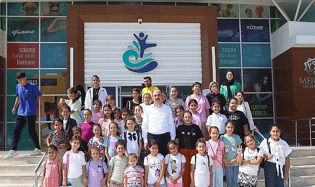 Başkan Altay Yaz Tatilinde Yüzme Öğrenen Çocuklarla Buluştu görseli