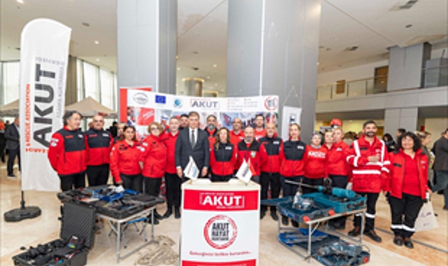 Başkan Tugay: Birden fazla yangın uçağı kiralamaya hazırız görseli