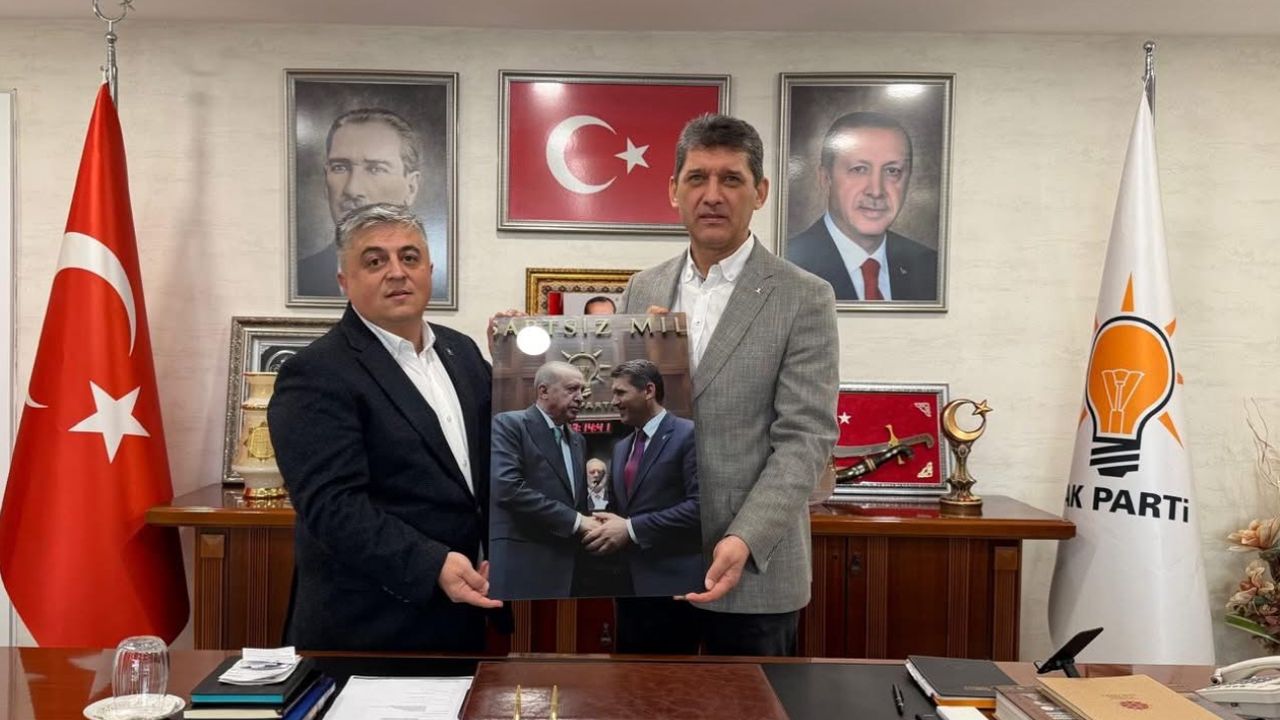 AK Parti Antalya il başkanı Ali Çetin’e anlamlı hediye görseli