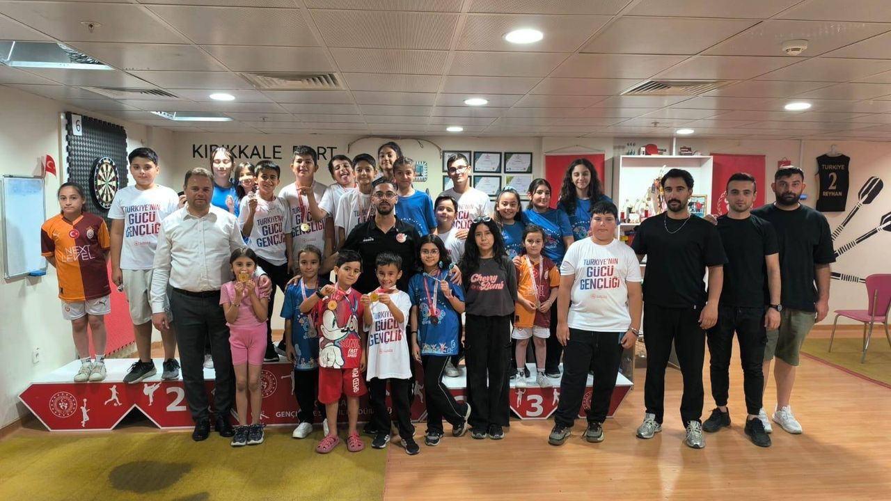 15 Temmuz anısına dart turnuvası düzenlendi görseli