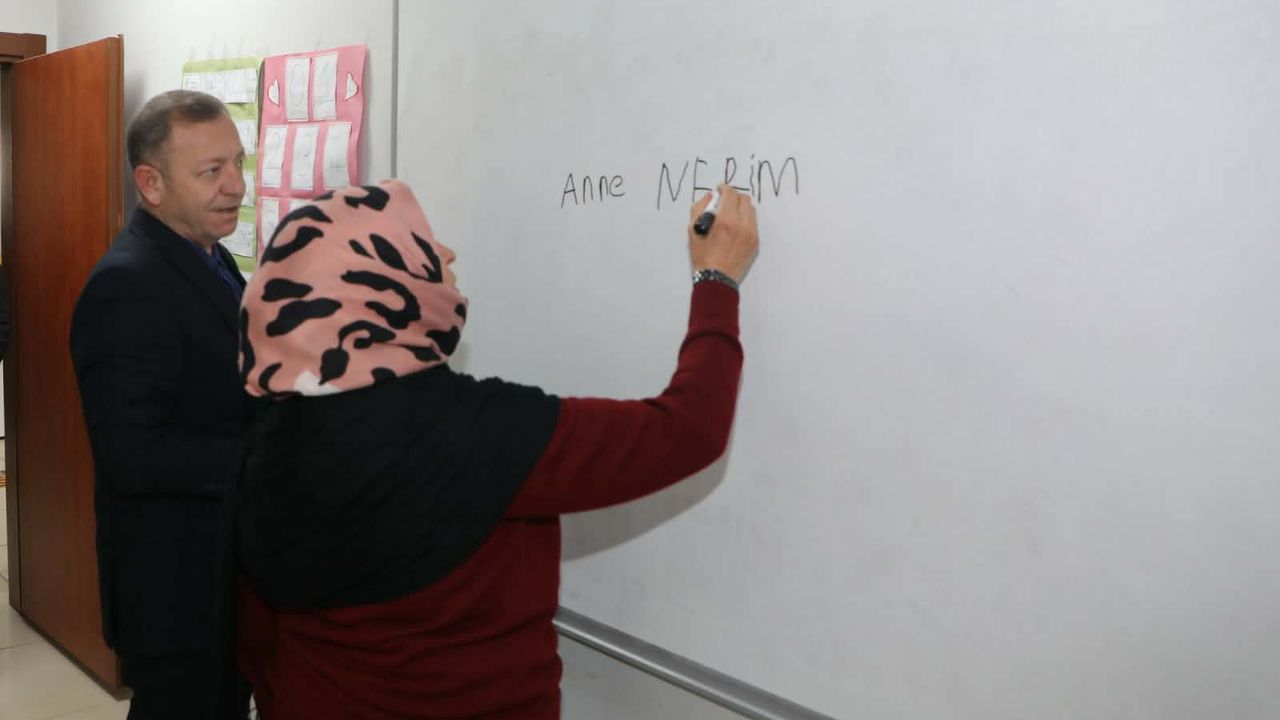 Vali Ziya Polat’tan ADEM’e Anlamlı Ziyaret: “Eğitimin yaşı yok” görseli