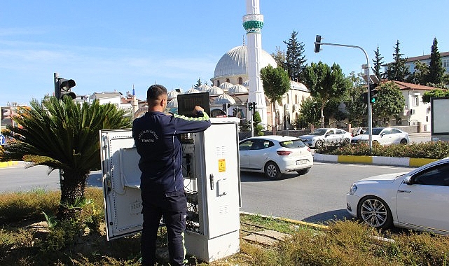 Büyükşehir Manavgat’ın sinyalizasyon altyapısını yeniliyor görseli