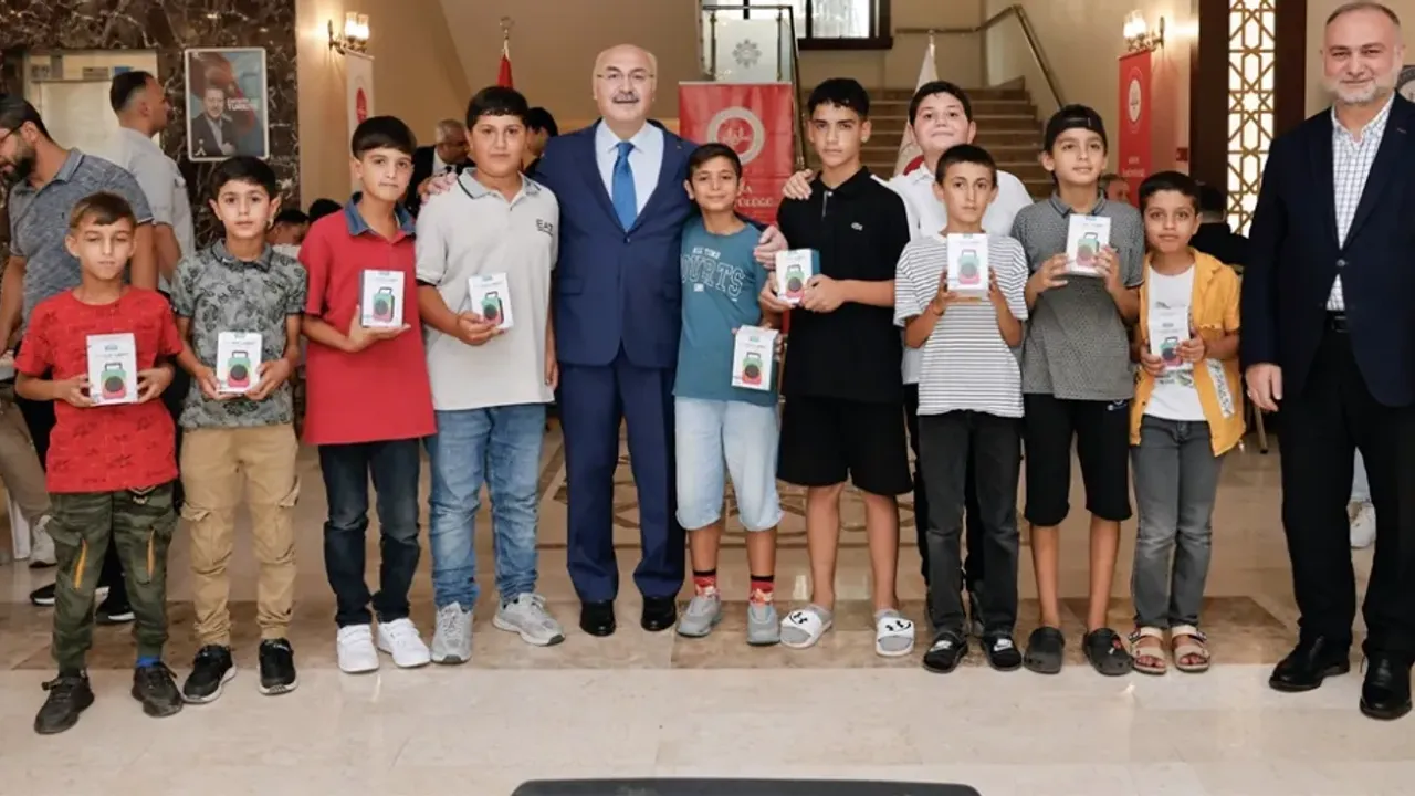 Vali Köşger, Kur’an kursu öğrencileriyle bir araya geldi görseli