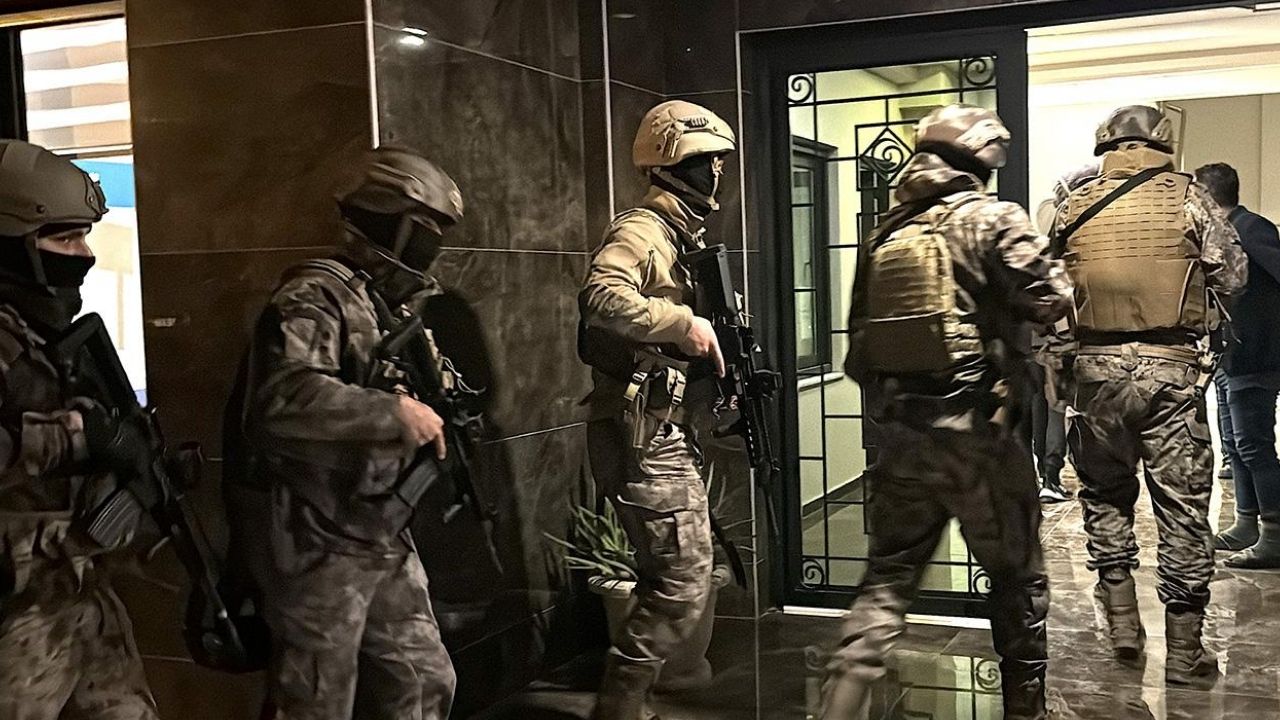 Jandarmadan 28 ilde FETÖ’ye darbe görseli