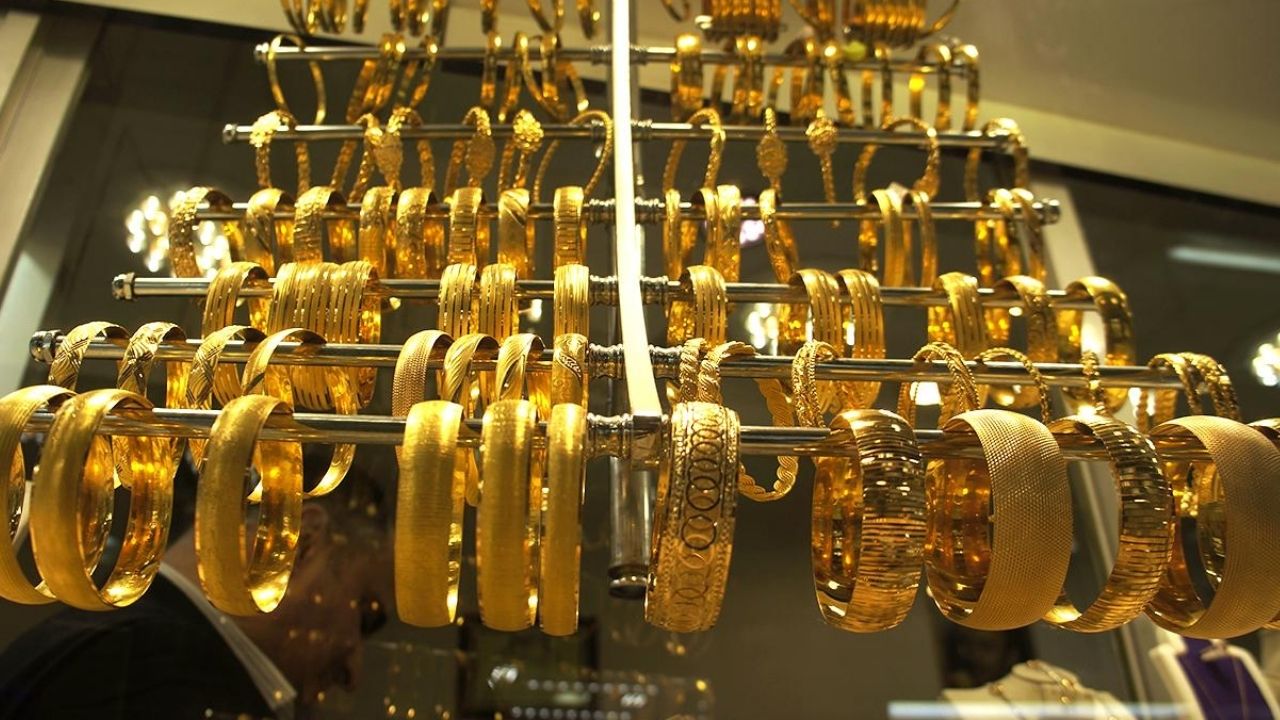 Altın güne düşüşle başladı: Gram 5 bin 581 lira görseli
