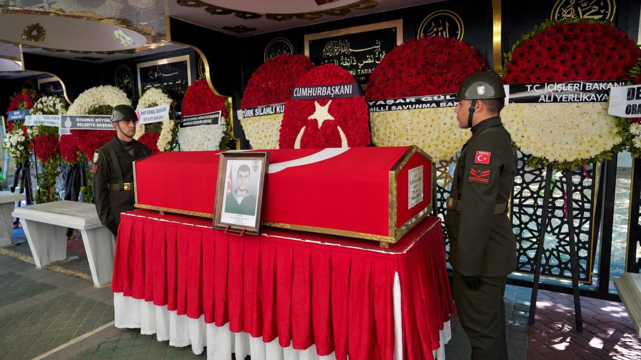 Hatay şehitlerimiz son yolculuklarına uğurlandı görseli