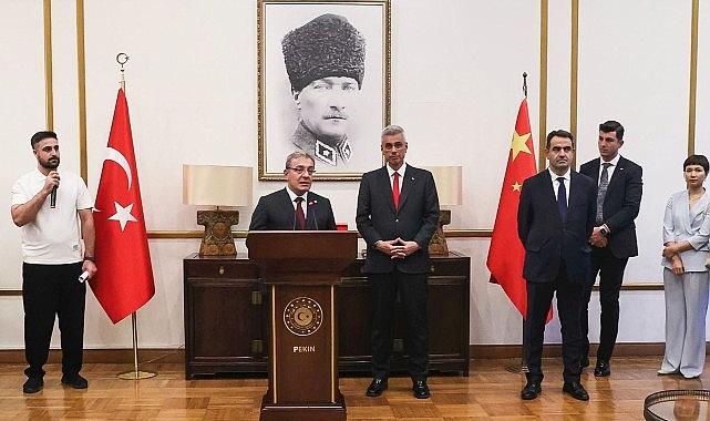 DEÜ Rektörü, Sağlık Bakanı Heyetiyle Çin’de görseli