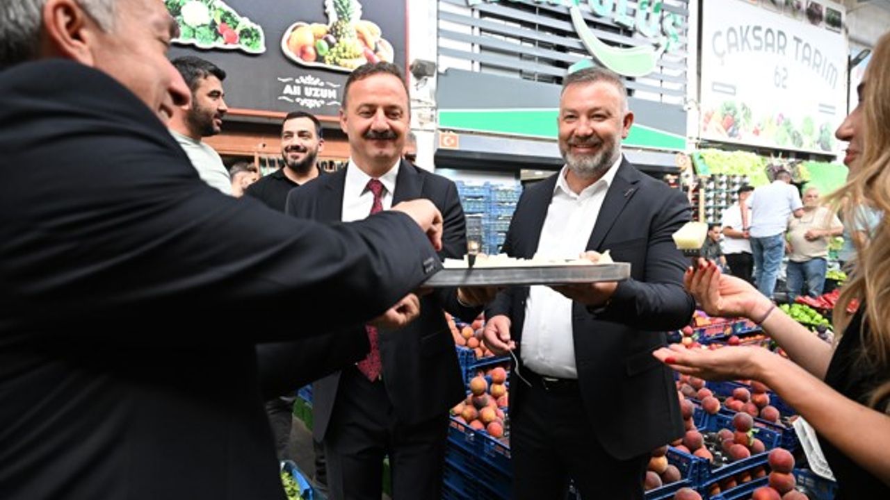 Yavuz Ağıralioğlu, Ankara Büyükşehir Belediyesi Toptancı Hali'nde görseli