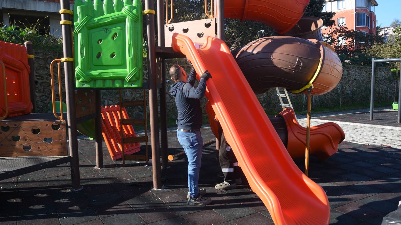 Giresun Belediyesi çocuk parklarını yeniliyor görseli