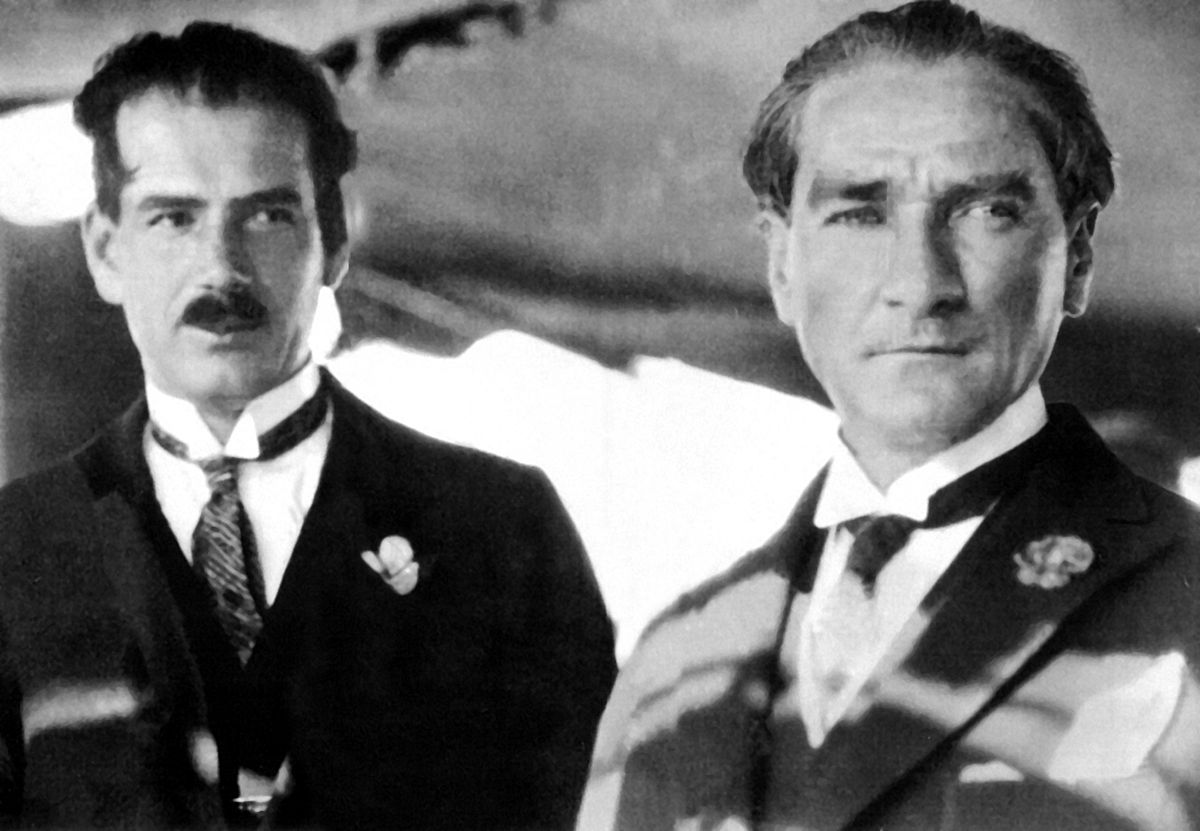 RUŞEN EŞREF ÜNAYDIN KİMDİR? görseli