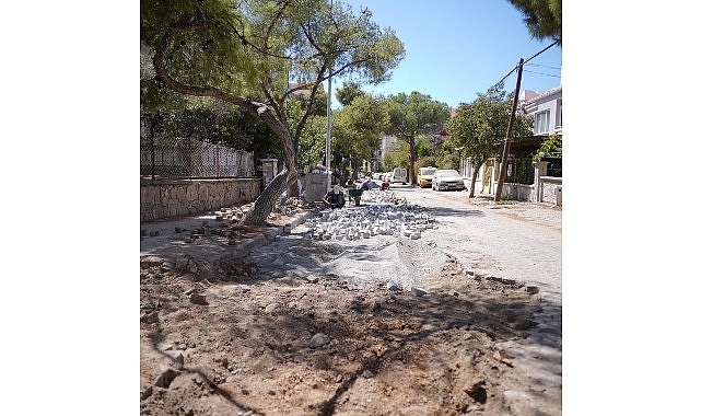Ayvalık Belediyesi’nden 150 Evler Mahallesi’nde Yol Onarım Seferberliği görseli