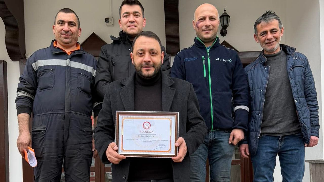 Demirciler ve Sobacılar Odası başkanı Mazbatasını aldı görseli