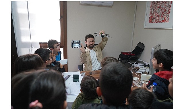 Seferihisar’da miniklerden anlamlı ziyaret: Başkan Yetişkin öğrencilerle buluştu görseli