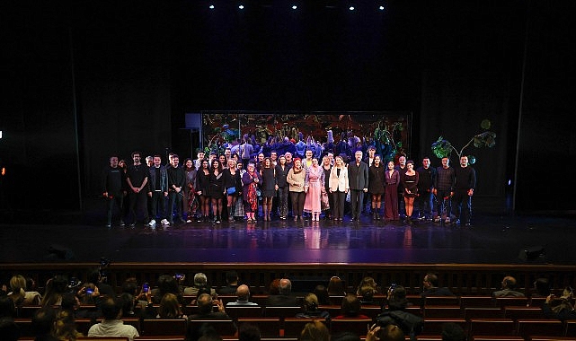 “Çirkin” Galasında Bakırköy Belediye Tiyatroları’ndan Unutulmaz Gece görseli