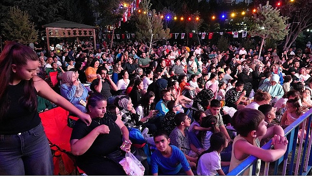 Keçiören’de Açık Hava Sinemalarına Yoğun İlgi görseli