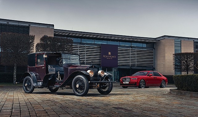 Rolls-Royce’un cesur alter egosu Black Badge 10 yaşında! görseli