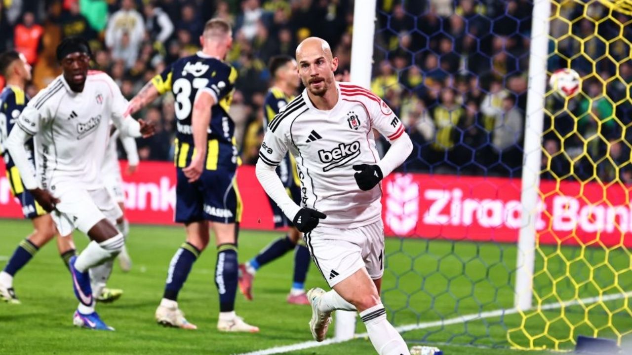 Beşiktaş, Kadıköy’de 90+1’de güldü! Derbide son sözü Cerny söyledi görseli