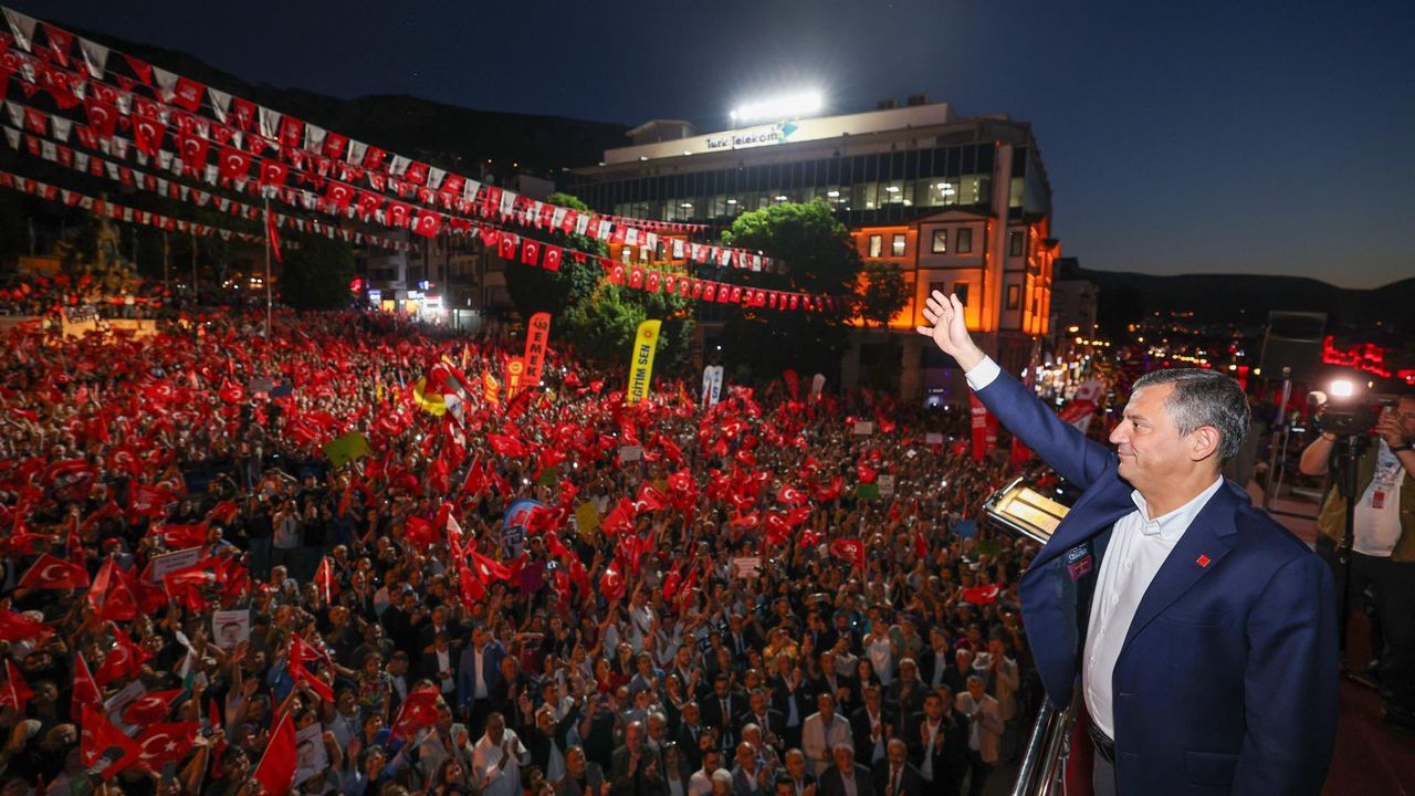 Özgür Özel Amasya’da konuştu: “Milletin rızası olmayan hiçbir düzen meşru değildir” görseli