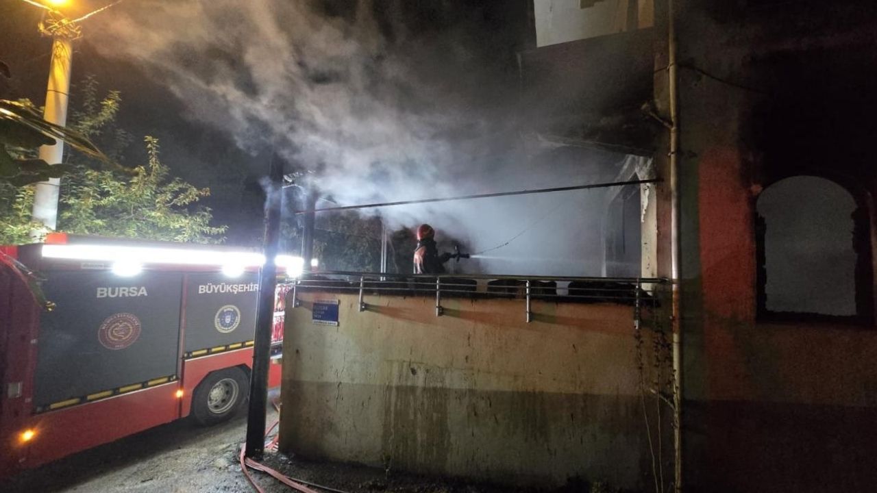 Bursa’da kullanılmayan binada yangın paniği görseli