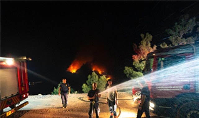 İzmir İtfaiyesi şimdi de Denizli için ter döküyor görseli