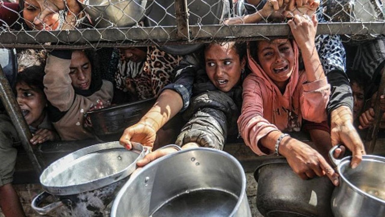 Gazze’de açlık can almaya devam ediyor görseli