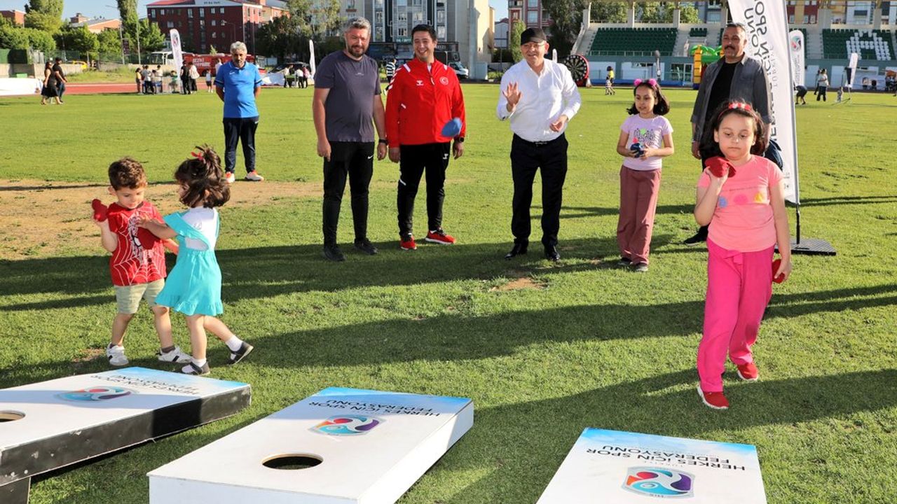 Vali Ziya Polat, Spor Festivali'nde Çocukların Coşkusuna Ortak Oldu görseli
