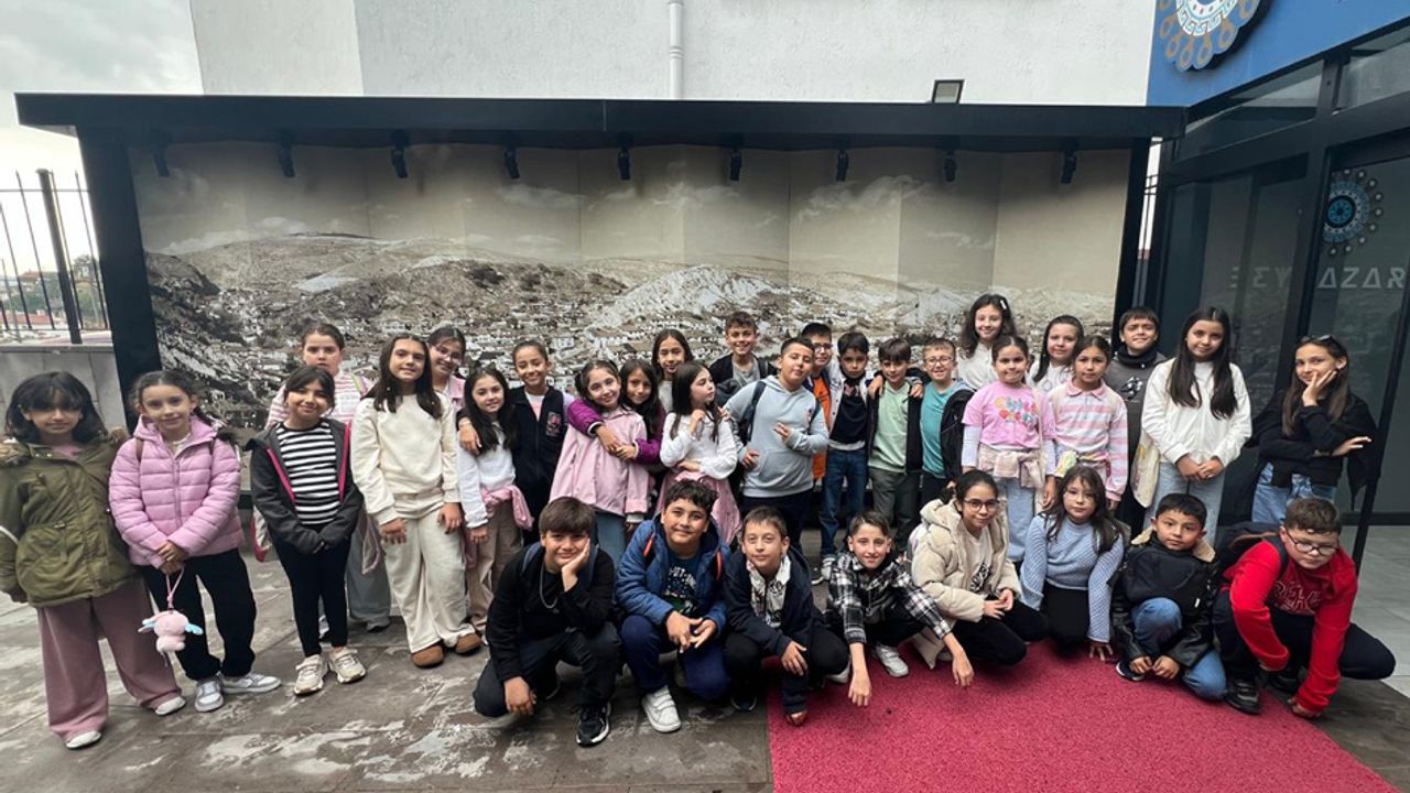 Beypazarlı öğrenciler ilçelerinin tarihini yerinde öğreniyor görseli