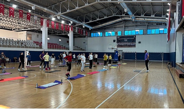 Bakırköylü kadınlar güne sporla başlıyor görseli