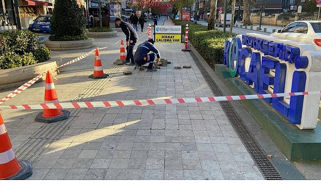 Cumhuriyet Bulvarı’nda granit taşlara düzenli bakım görseli