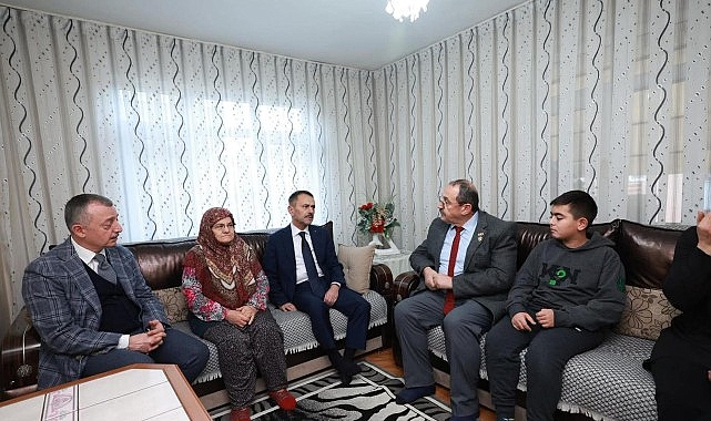 İlk ziyaret şehit ailelerine yapıldı görseli