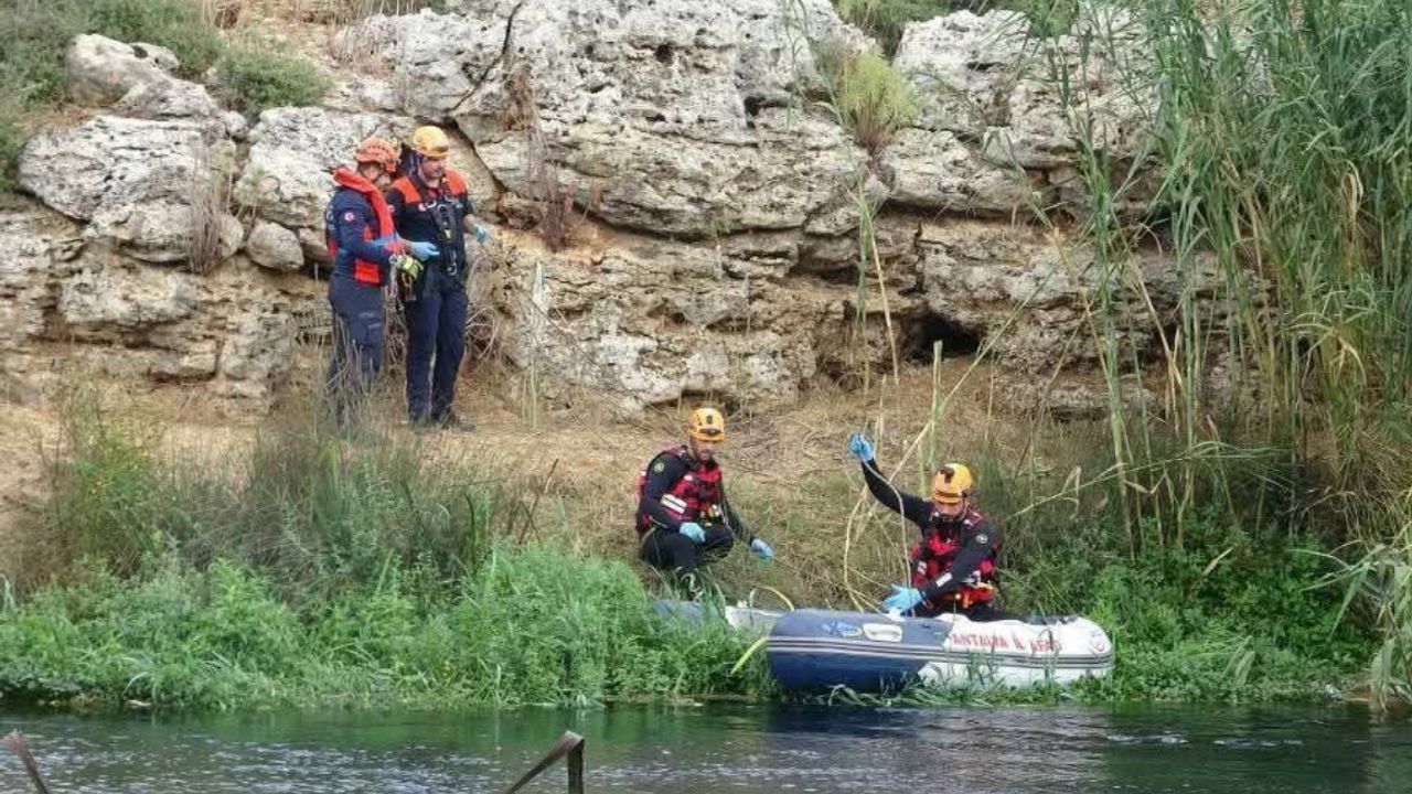 Antalya Düden Çayı’nda kimliği belirsiz erkek cesedi bulundu görseli