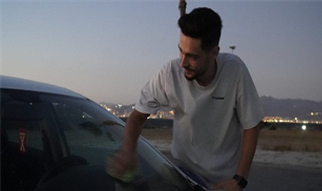 İzmir’de arabada film keyfi görseli