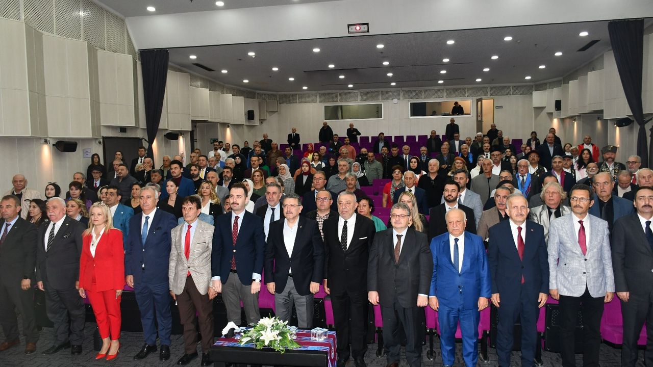 Trabzon’da başarılı gazeteciler ödüllerini ve plaketlerini aldılar görseli