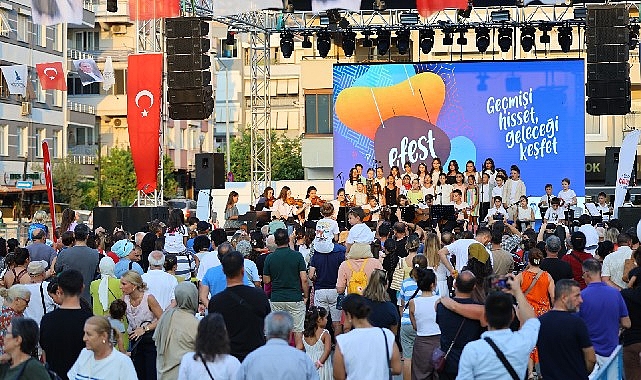 EFEST 2025 renkli görüntülerle başladı görseli