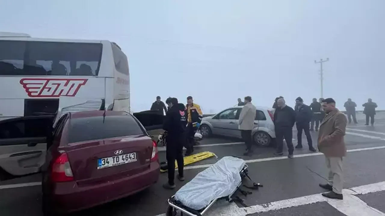 Sivas Gemerek’te sis kazayı beraberinde getirdi görseli