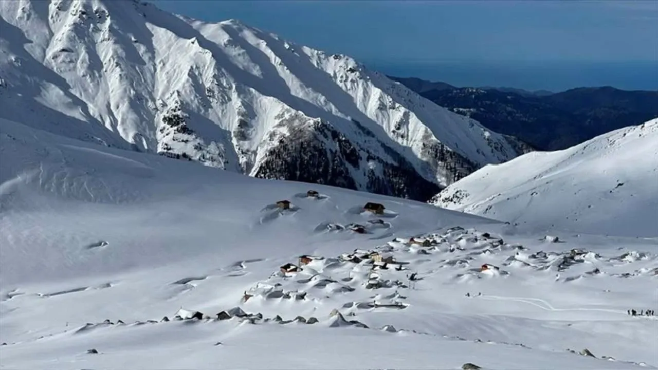 Temmuzda kar sürprizi: Rize ve Trabzon’un yaylaları beyaza büründü görseli