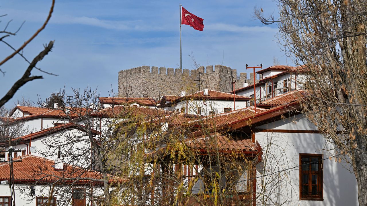 ra Kalesi tarihi dokusuna kavuştu, tarihsel dokusuyla 240 yapı Ankara’ya yeniden kazandırıldı görseli