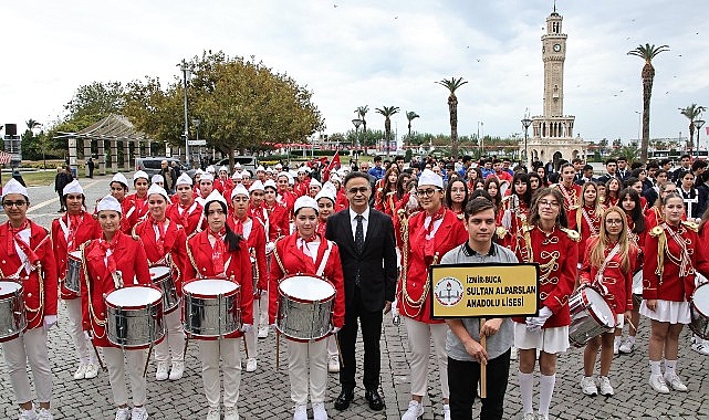 29 Ekim Cumhuriyet Bayramı Etkinlikleri, İzmir’de Büyük Bir Coşkuyla Devam Ediyor görseli