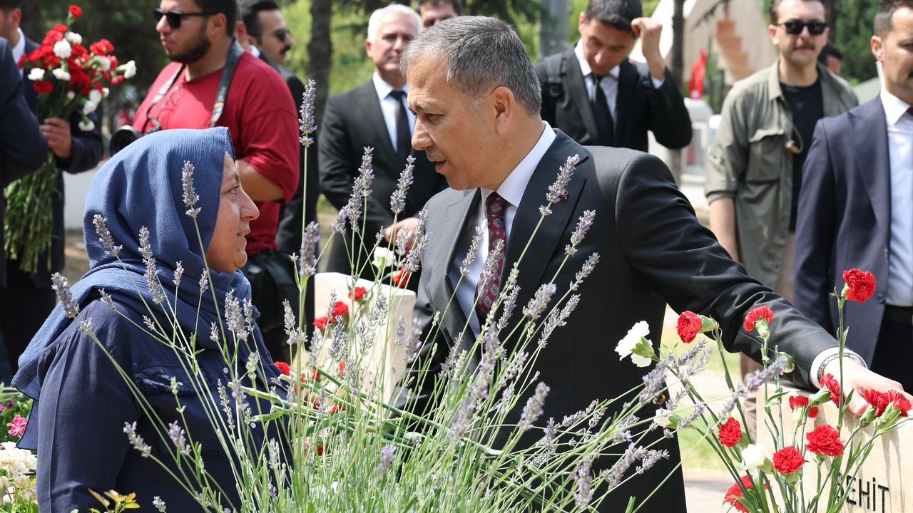 Bakan Yerlikaya: Ne FETÖ'ye ne de herhangi bir terör örgütüne asla geçit yoktur görseli